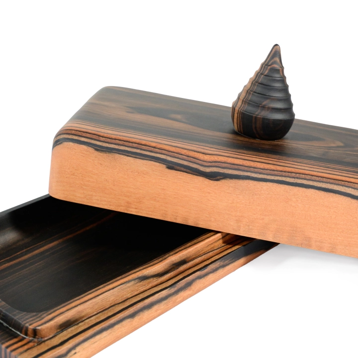 Detail picture of the  Rectangular Box with Pagoda