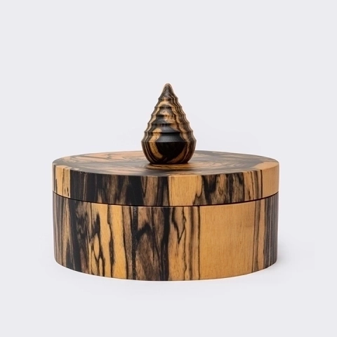 Studio picture of the Round Box with Small Pagoda