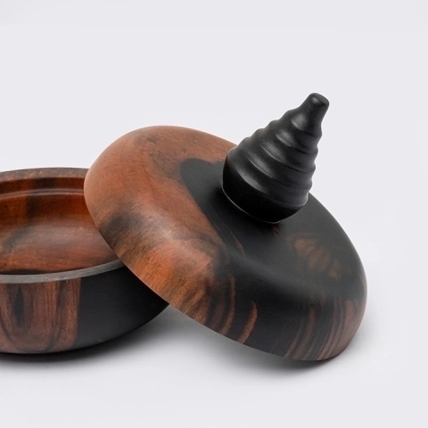 Detail studio picture of the Round Box 