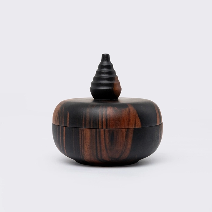 Studio picture of the Round Box 