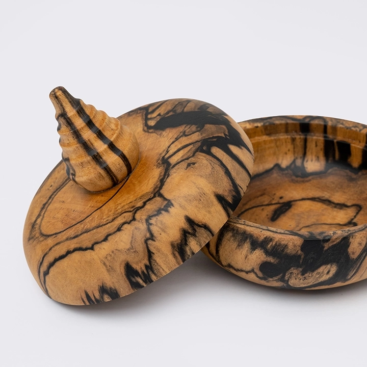 Detail studio picture of the Round Box 