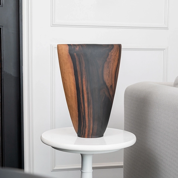Picture in situ of the Oval Curved Edge Vase