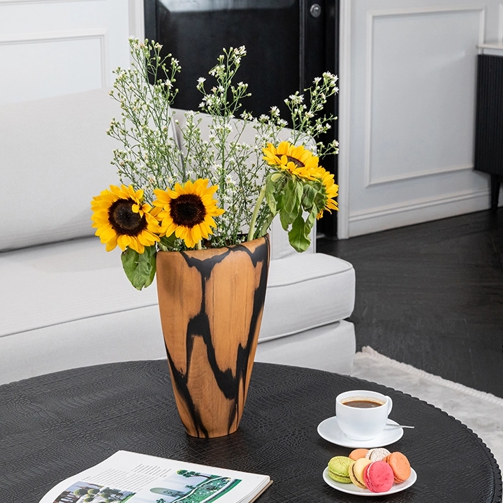 Picture in situ of the Oval Curved Edge Vase