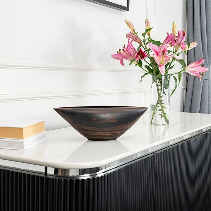 Studio picture of the Oval Curved Edge bowl