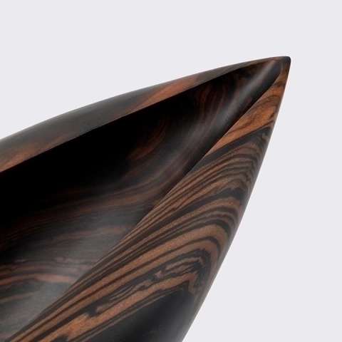 Detail studio picture of the Oval Curved Edge bowl