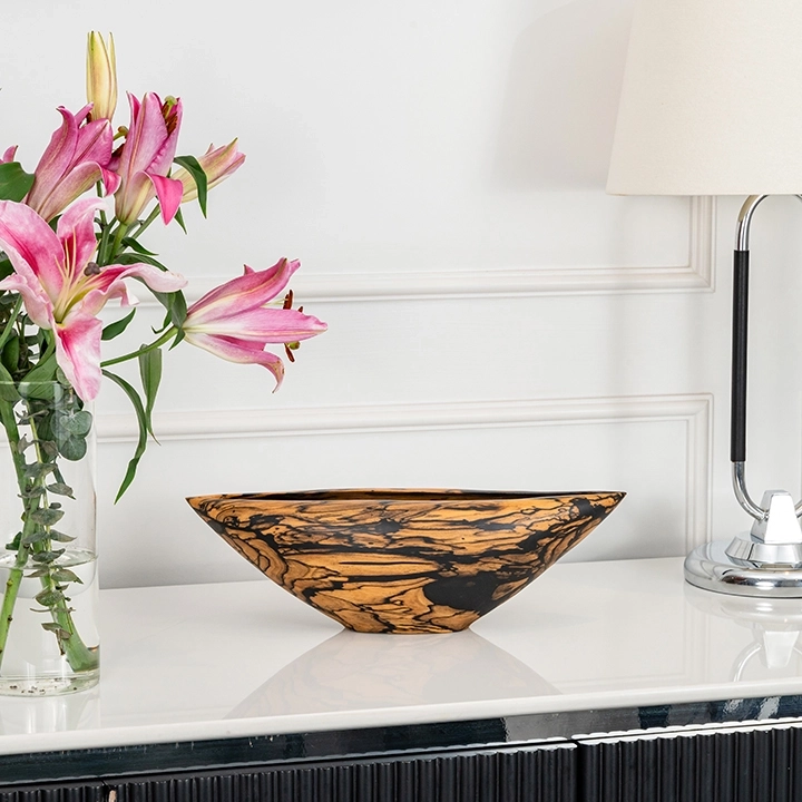 Studio picture of the Oval Curved Edge bowl