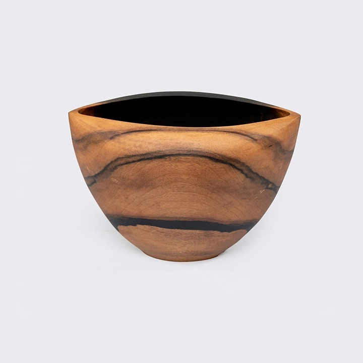 Studio picture of the Oval Curved Edge bowl