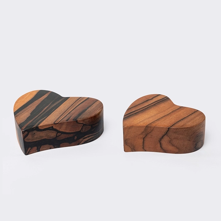 Studio picture of the the Paperweight - Design Heart