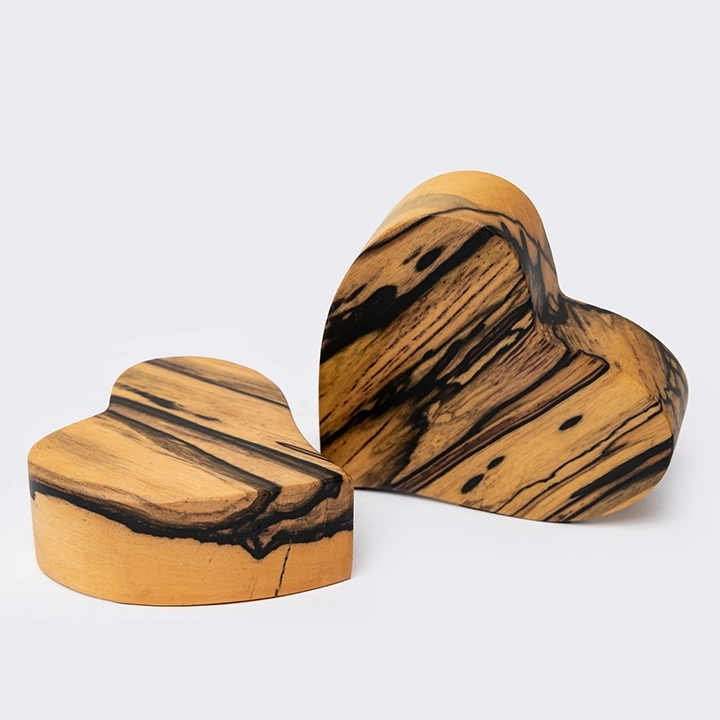 Detail studio picture of the Paperweight - Design Heart