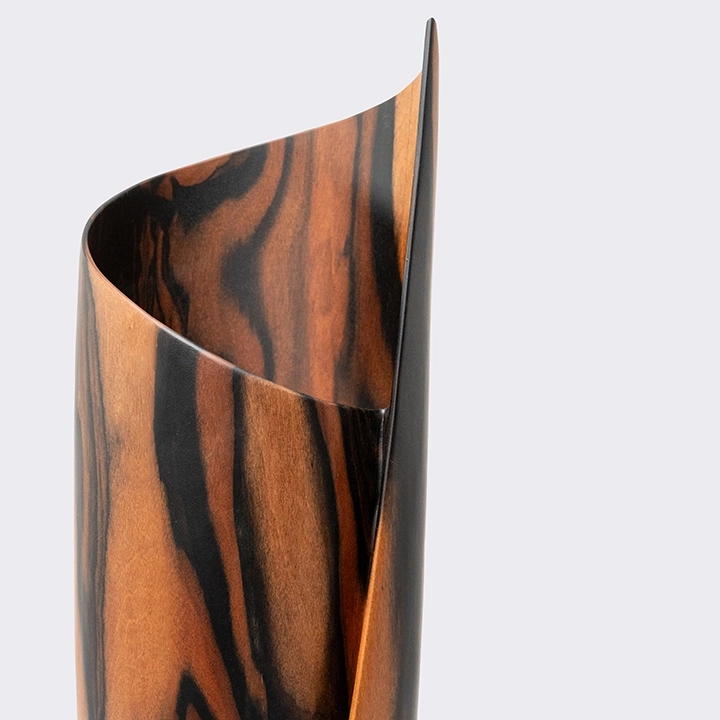 Detail studio picture of the vase