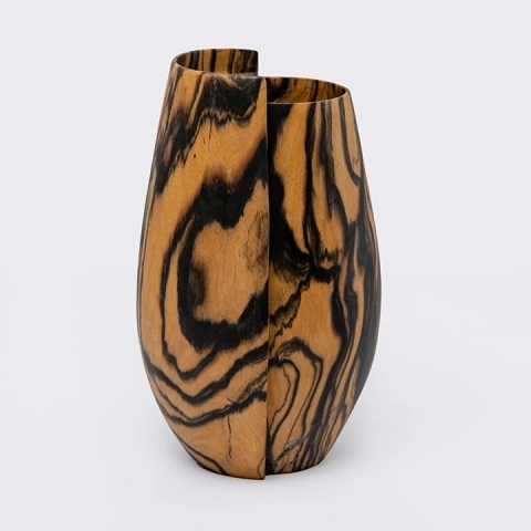 Studio picture of the vase
