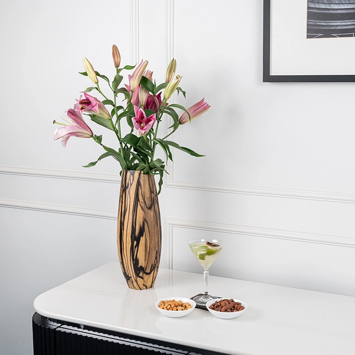 Rotating view highlighting the vase's features