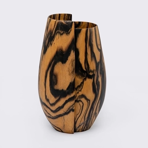 Studio picture of the vase