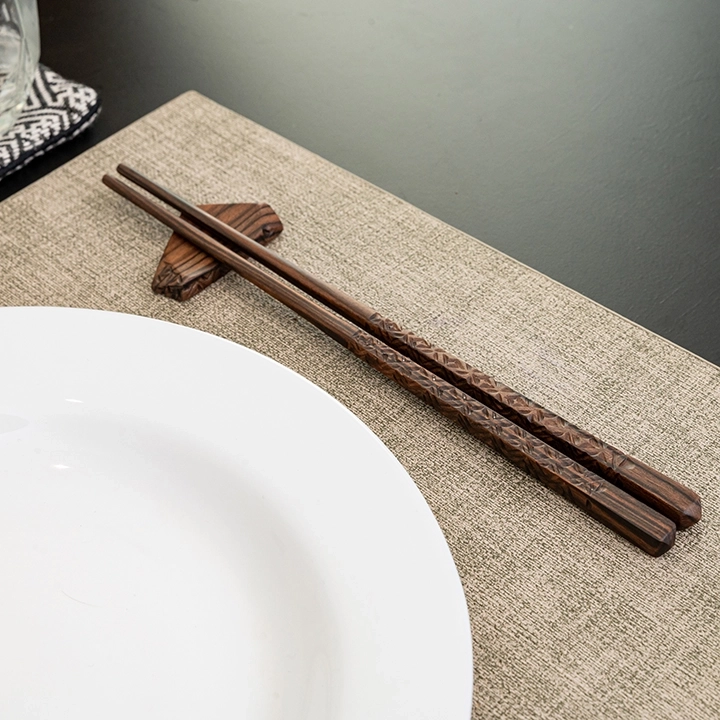  Picture in situ of the chopsticks set.3