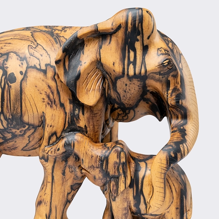 Detail studio picture of the elephant sculpture