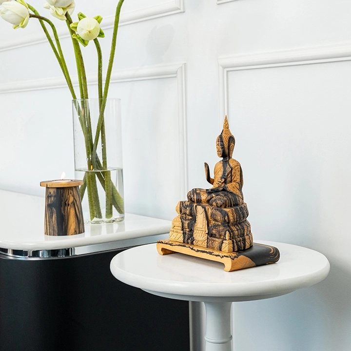 Picture in situ of the Sitting Buddha