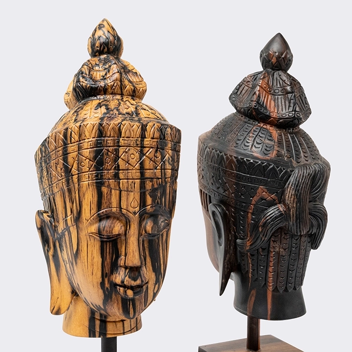 Rotating view highlighting the buddha sculpture's features