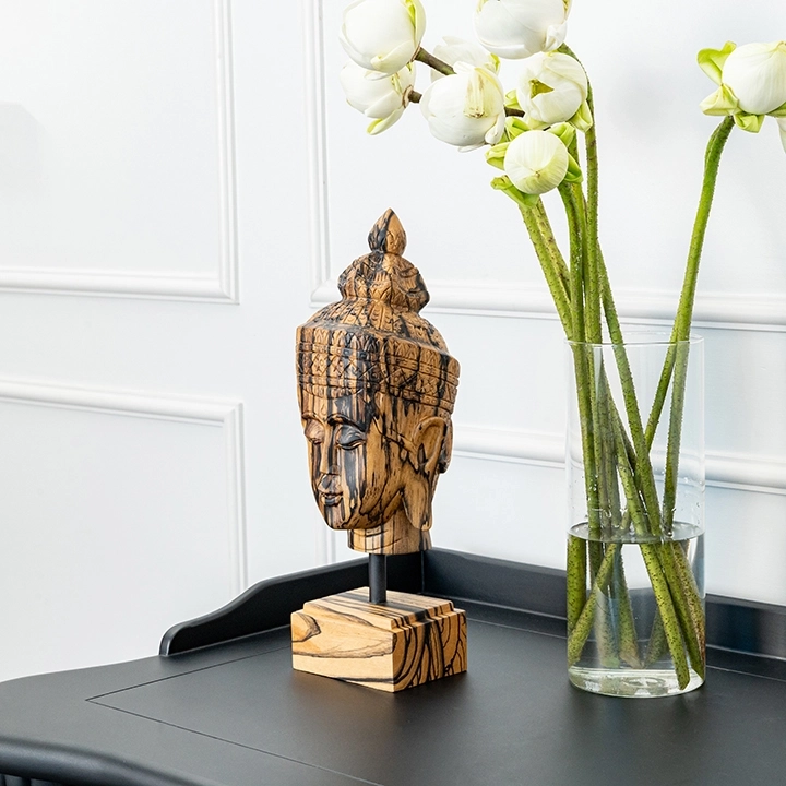 Rotating view highlighting the buddha sculpture's features