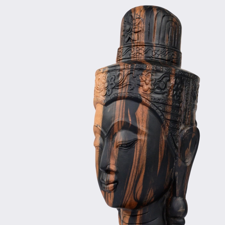 Detail Picture of the Bride Buddha