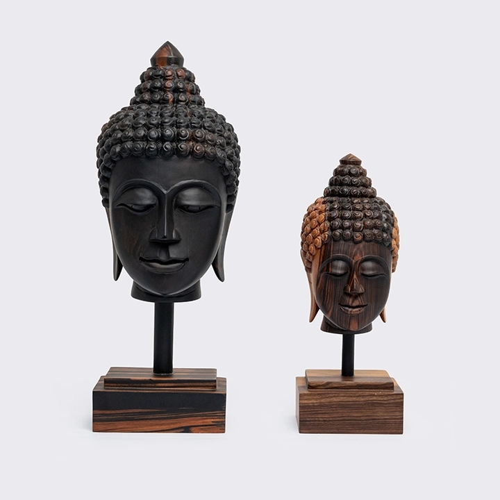 Rotating view highlighting the sculpture's feature