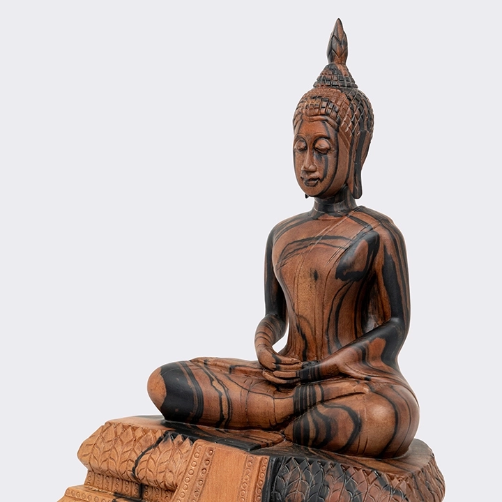 Rotating view highlighting the buddha sculpture's features.