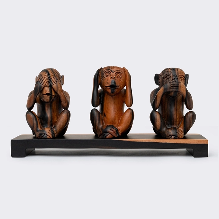 Rotating view highlighting the Monkey'sculpture's features.