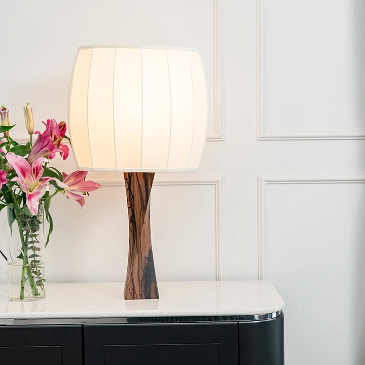 Studio picture of the table lampe