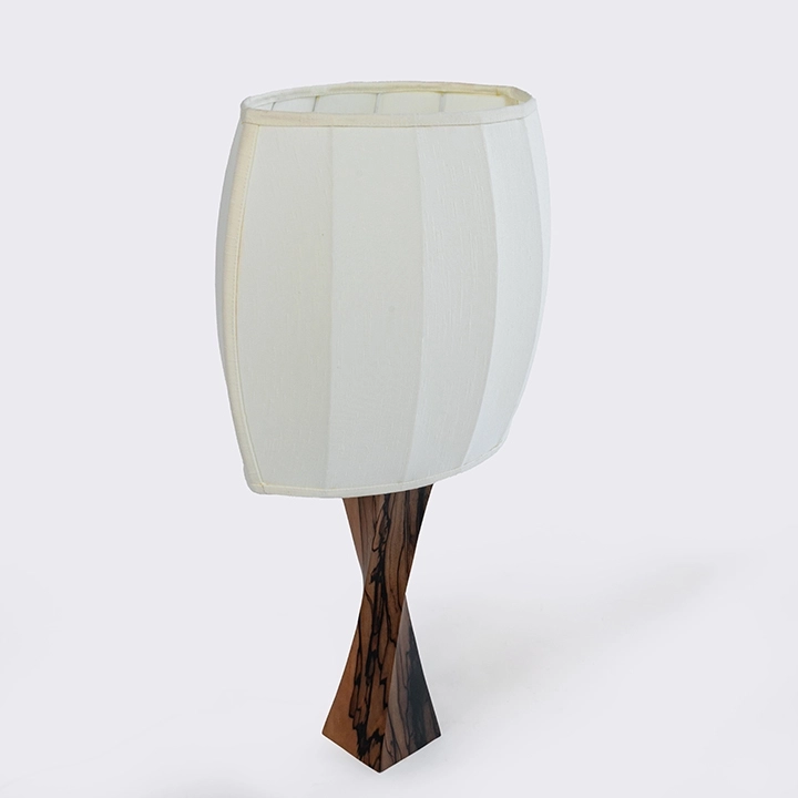 Studio picture of the table lampe