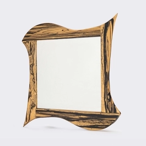 Studio picture of the Mirror