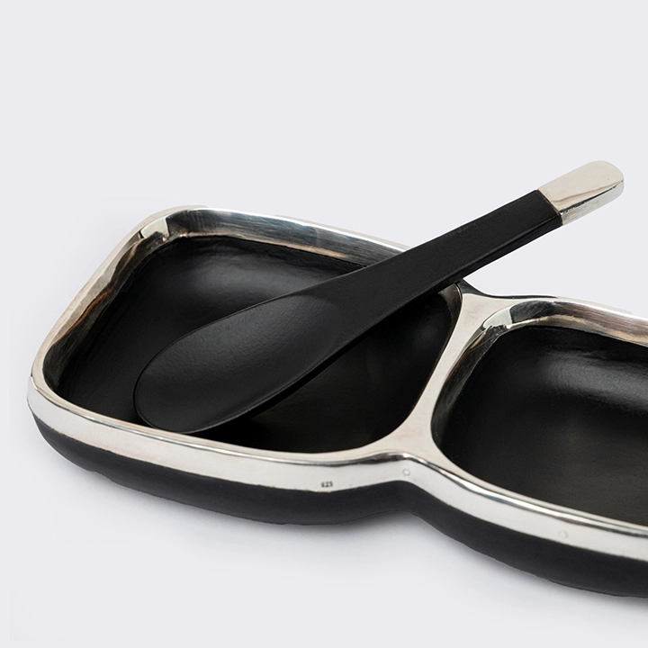 Close-up view of the tray's details.