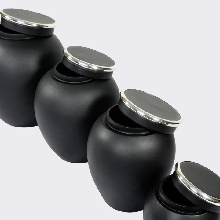 Rotating view highlighting the jar's features