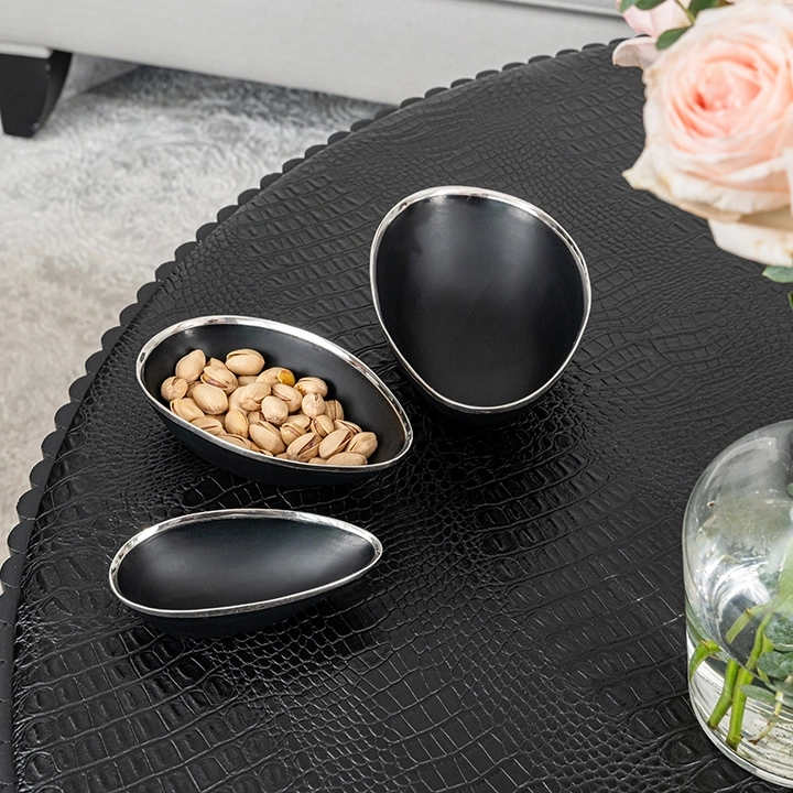 Rotating view highlighting the bowl's features.