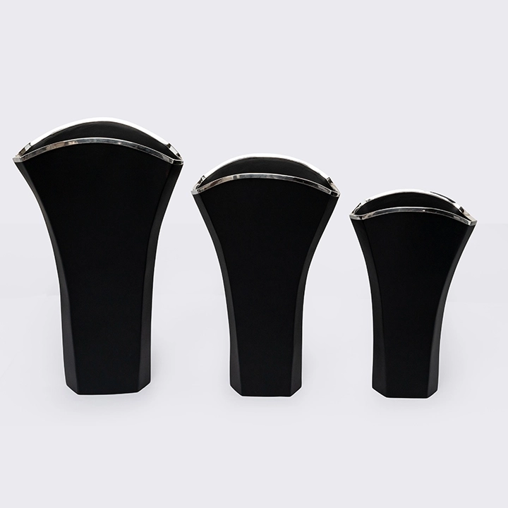 Rotating view highlighting the vase's features.