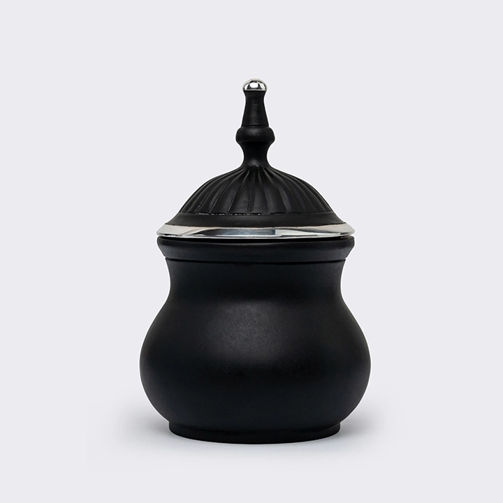 Rotating view highlighting the jar's features.