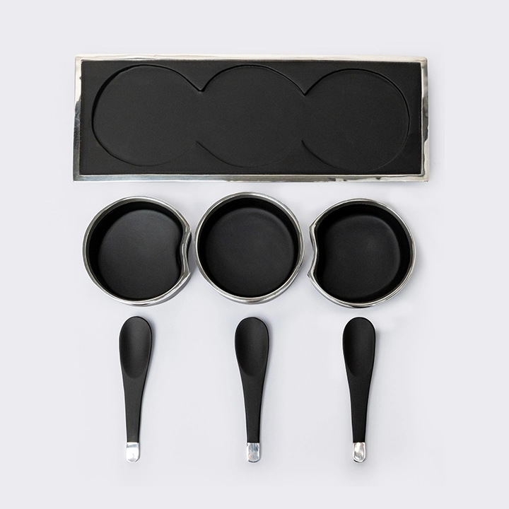 Close-up view of the tray's details.