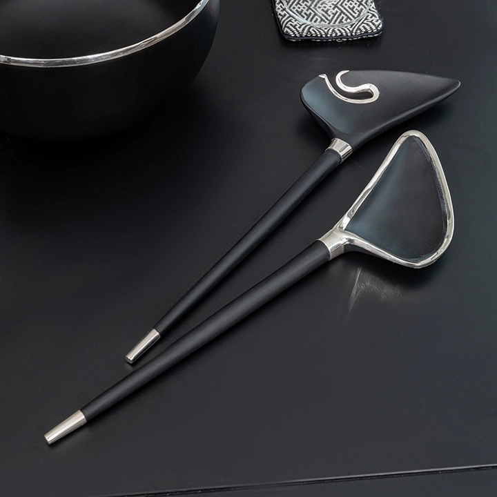 Picture in situ of the salad server