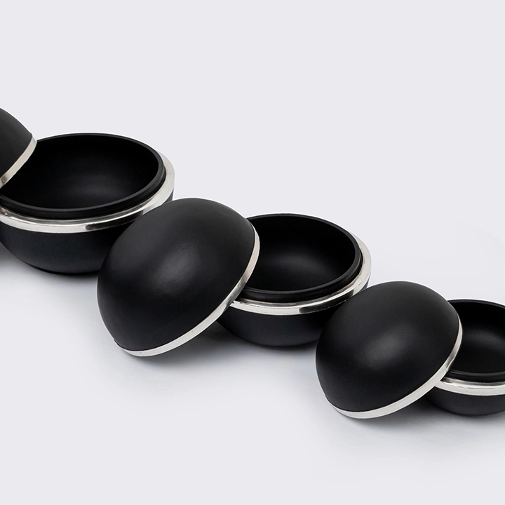 Rotating view highlighting the box's features.