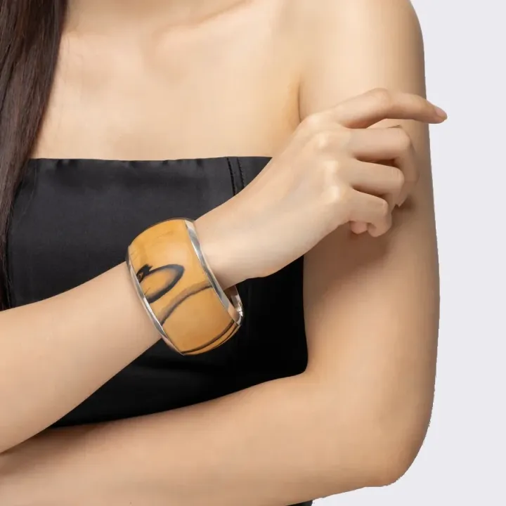 Image showcasing the bracelet in use