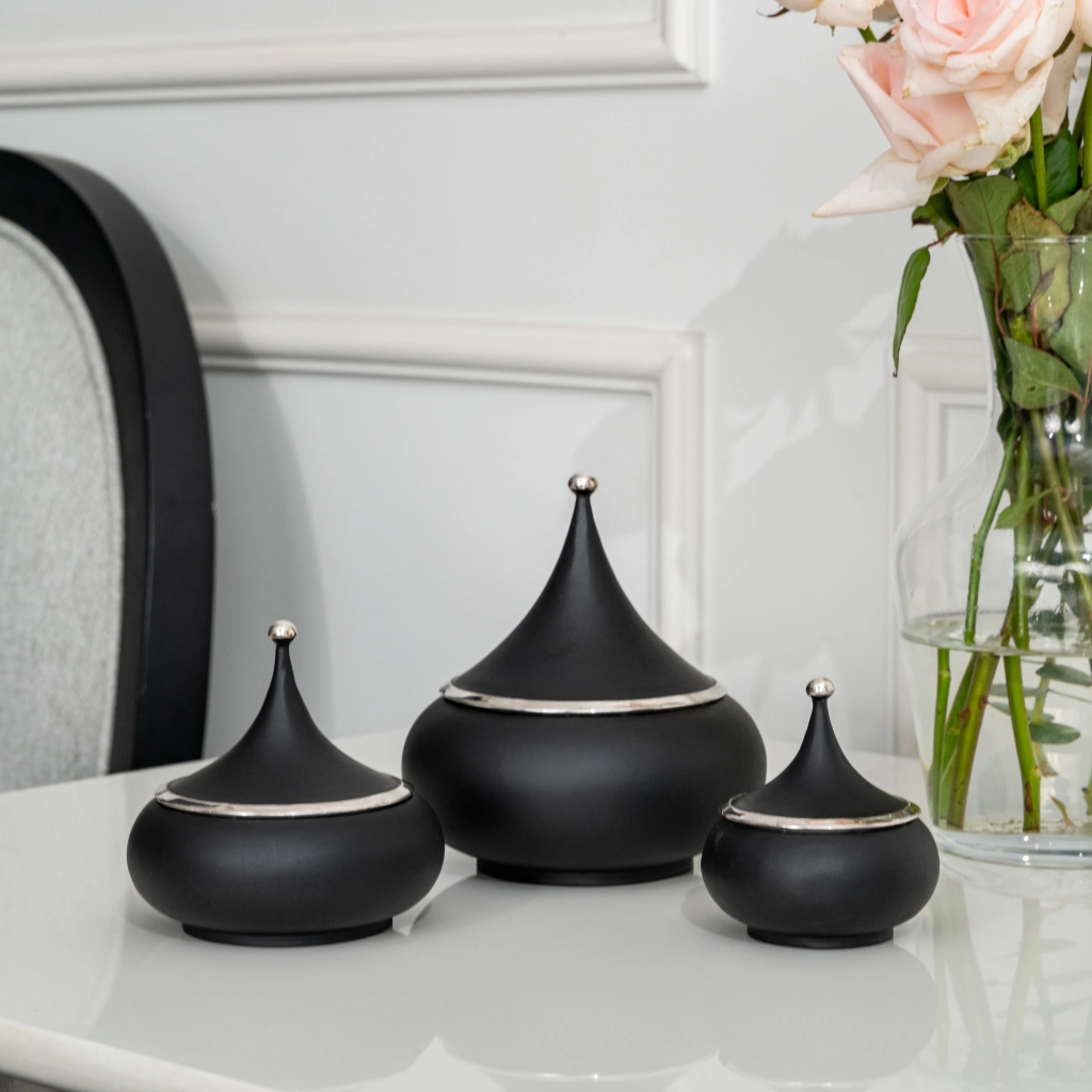 Image showcasing the box in use