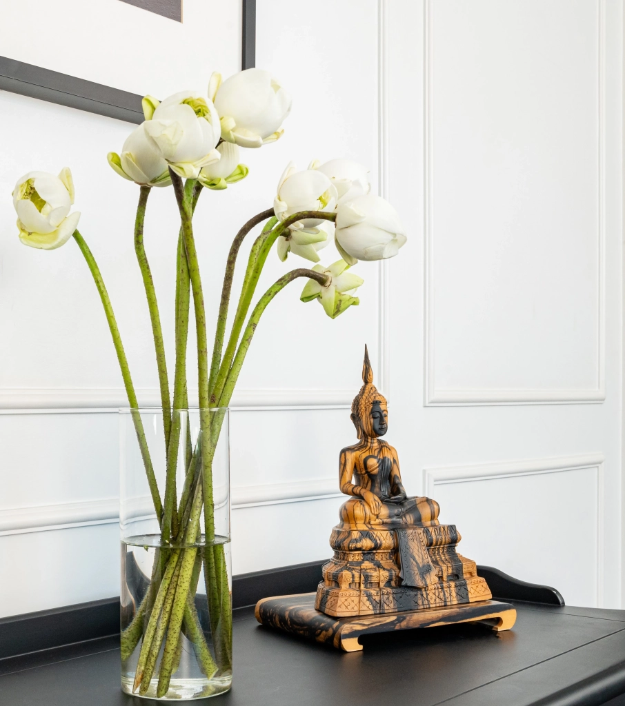 Image showcasing the Buddha sculpture in situation